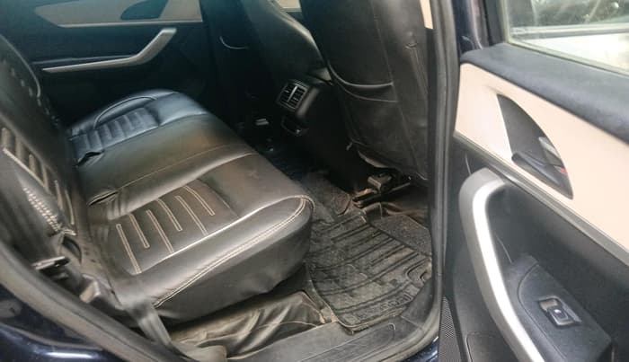 2022 Mahindra XUV700 MX P MT 5 STR, Petrol, Manual, 57,503 km, interior