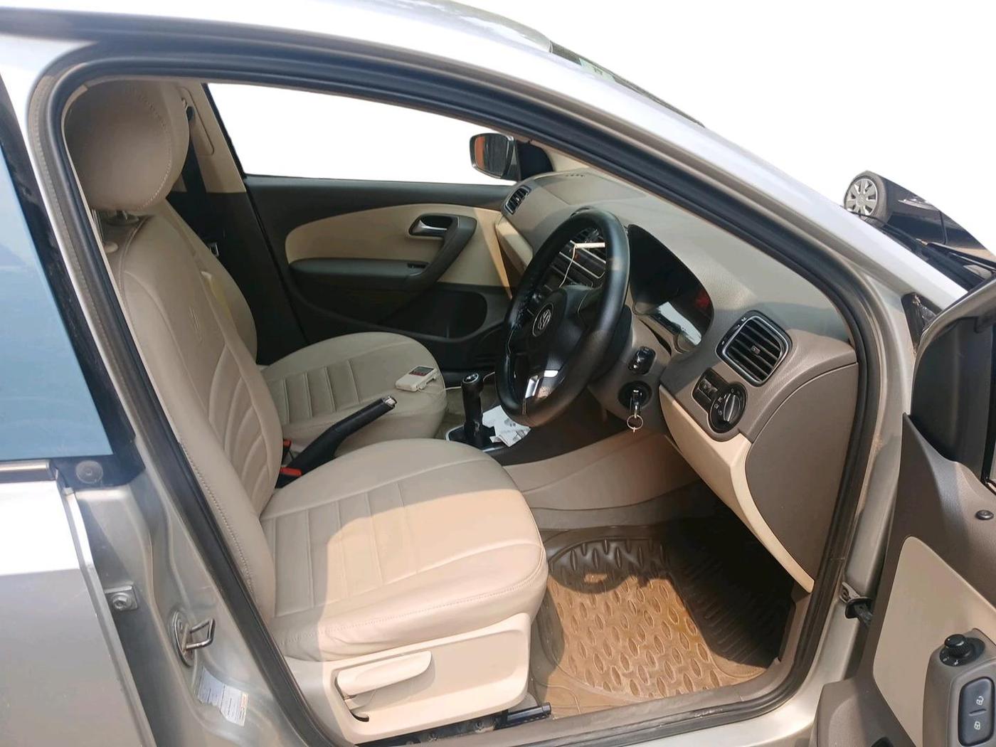 2011 Volkswagen Vento HIGHLINE 1.6 MPI, Petrol, Manual, 1,16,729 km, interior