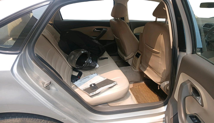 2011 Volkswagen Vento HIGHLINE 1.6 MPI, Petrol, Manual, 1,16,729 km, interior