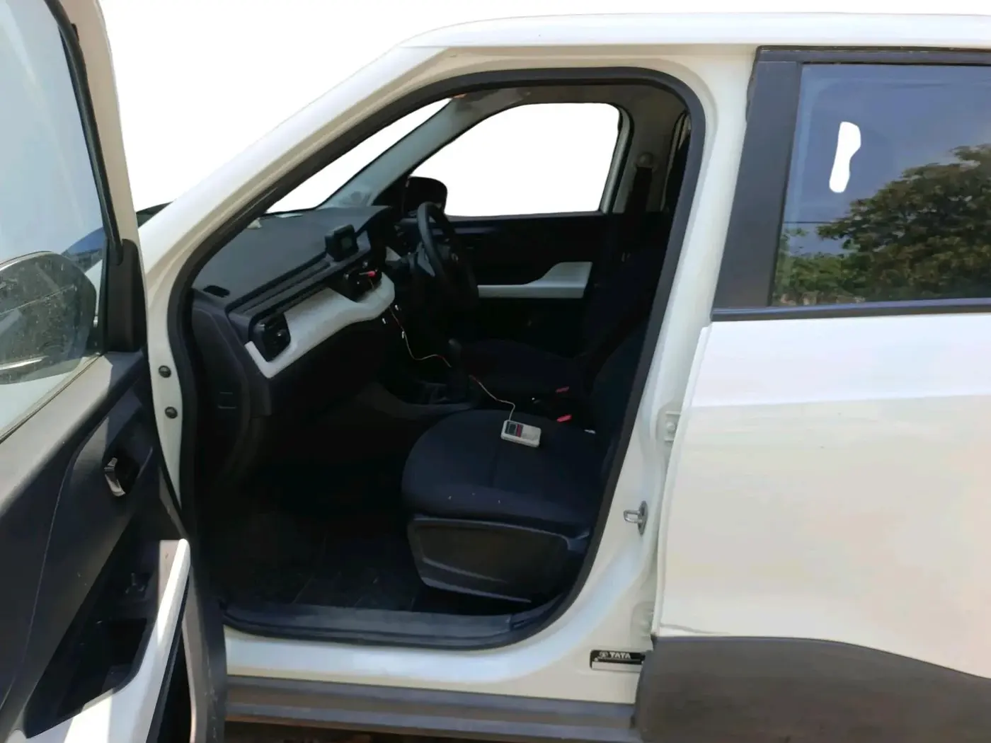 2023 Tata PUNCH PURE MT, Petrol, Manual, 35,647 km, interior