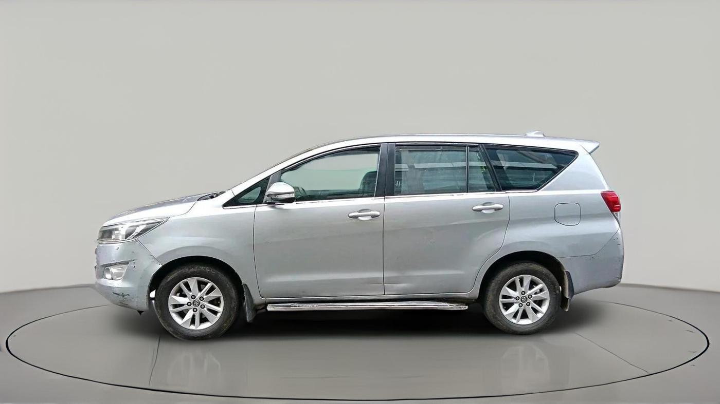 2017 Toyota Innova Crysta 2.4 G 7 STR, Diesel, Manual, 1,66,063 km, exterior