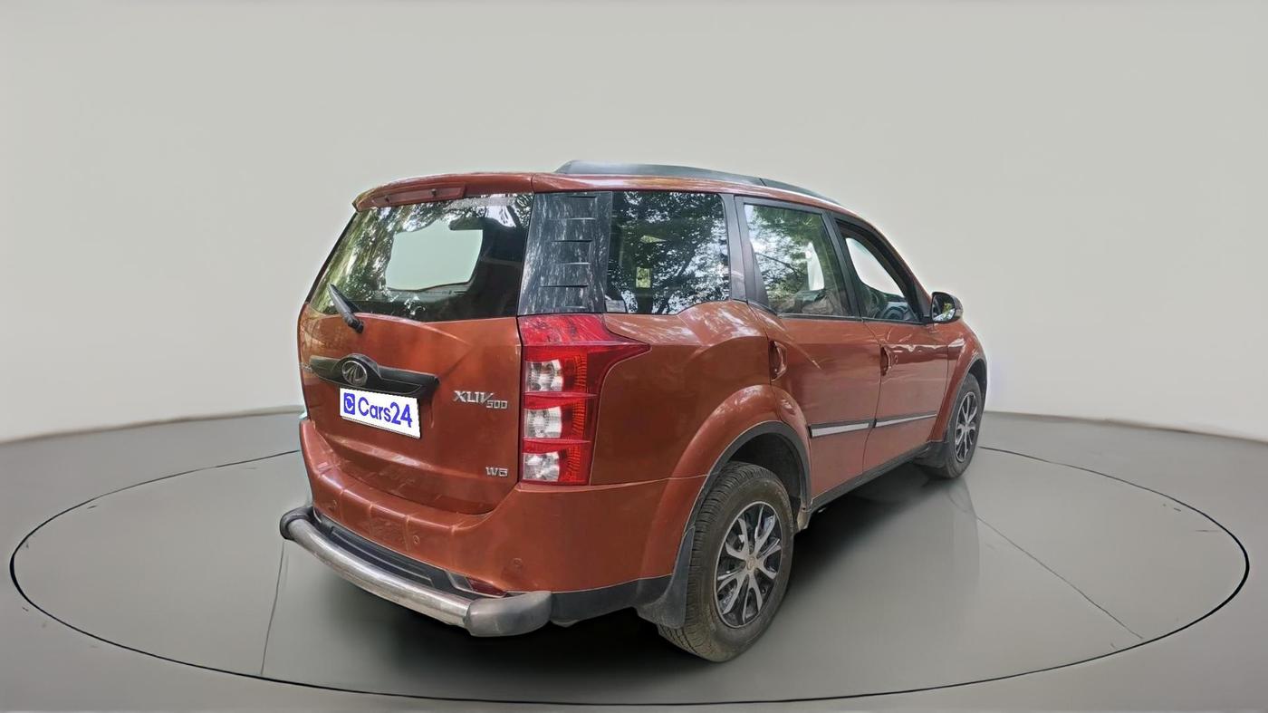 2017 Mahindra XUV500 W6 1.99, Diesel, Manual, 60,238 km, exterior
