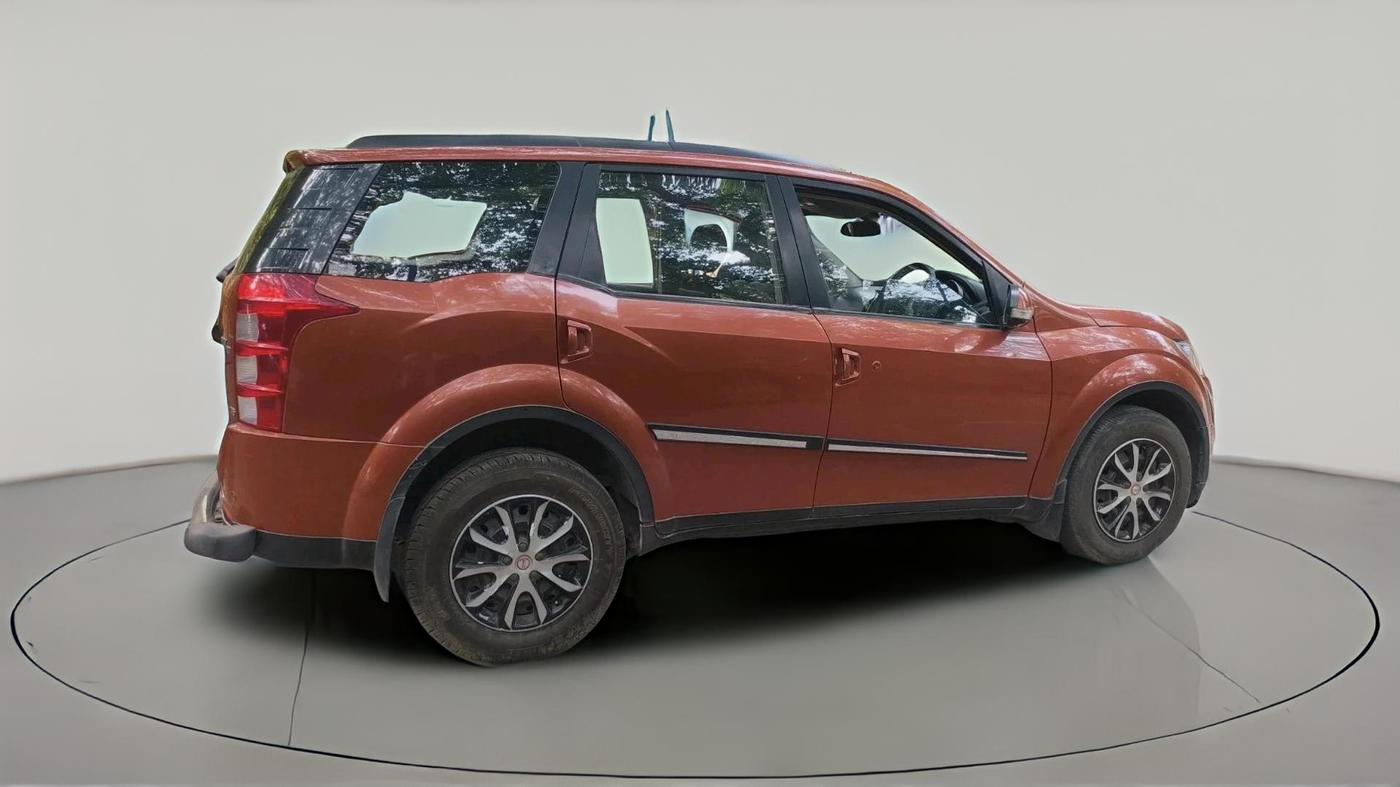 2017 Mahindra XUV500 W6 1.99, Diesel, Manual, 60,238 km, exterior