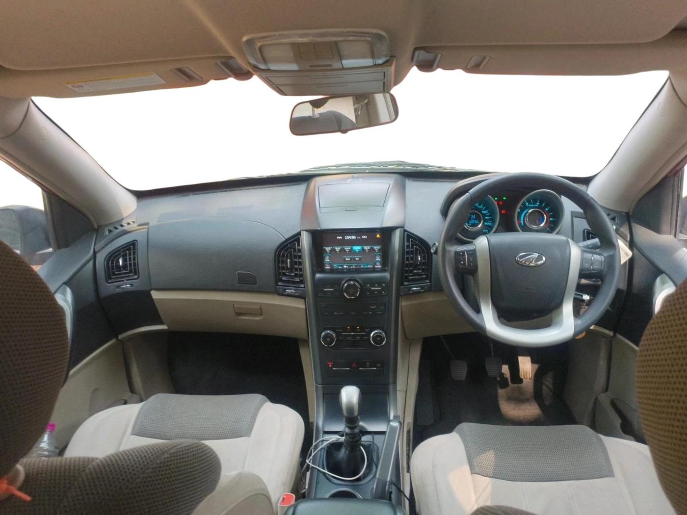 2017 Mahindra XUV500 W6 1.99, Diesel, Manual, 60,238 km, interior