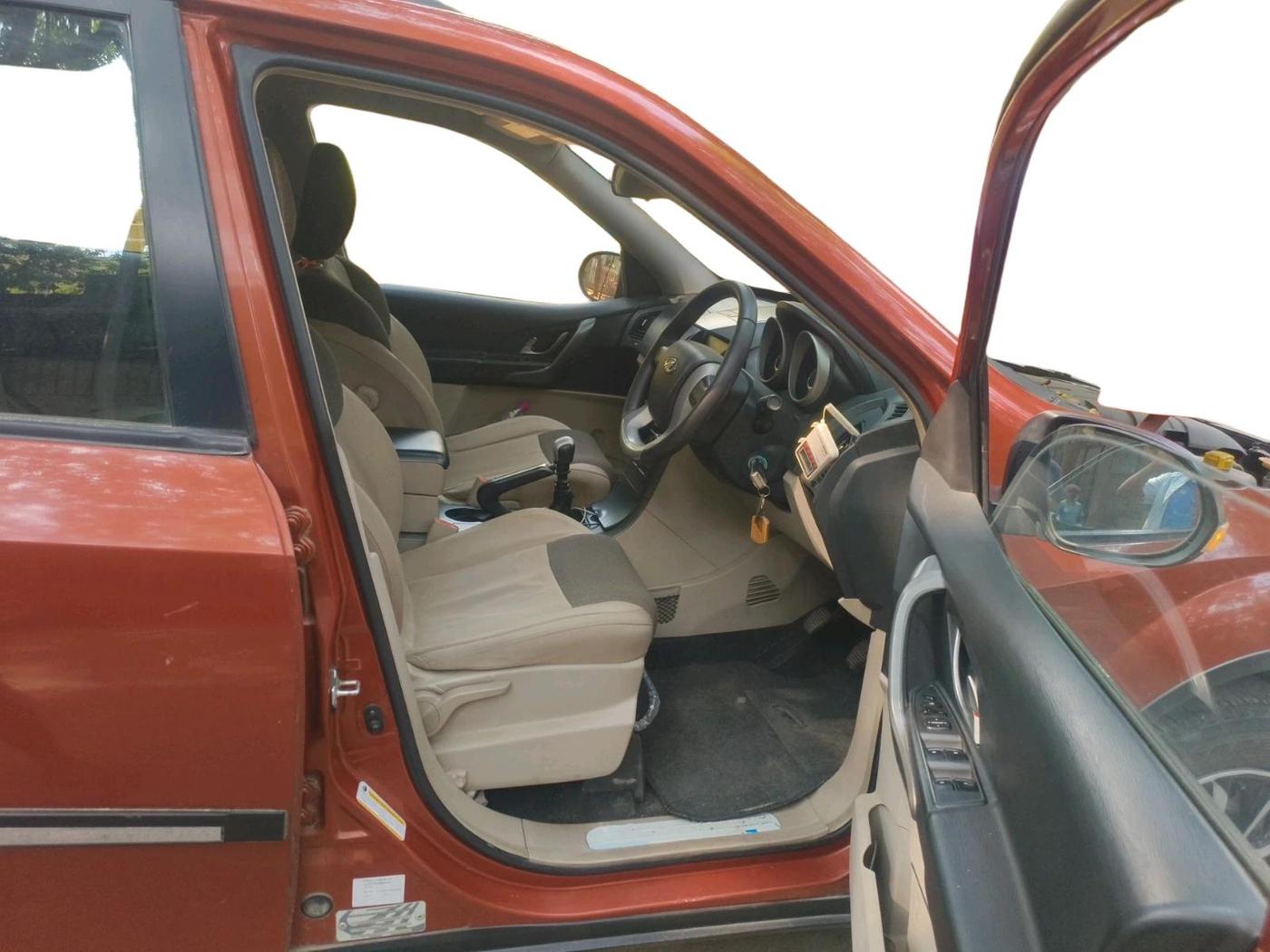 2017 Mahindra XUV500 W6 1.99, Diesel, Manual, 60,238 km, interior
