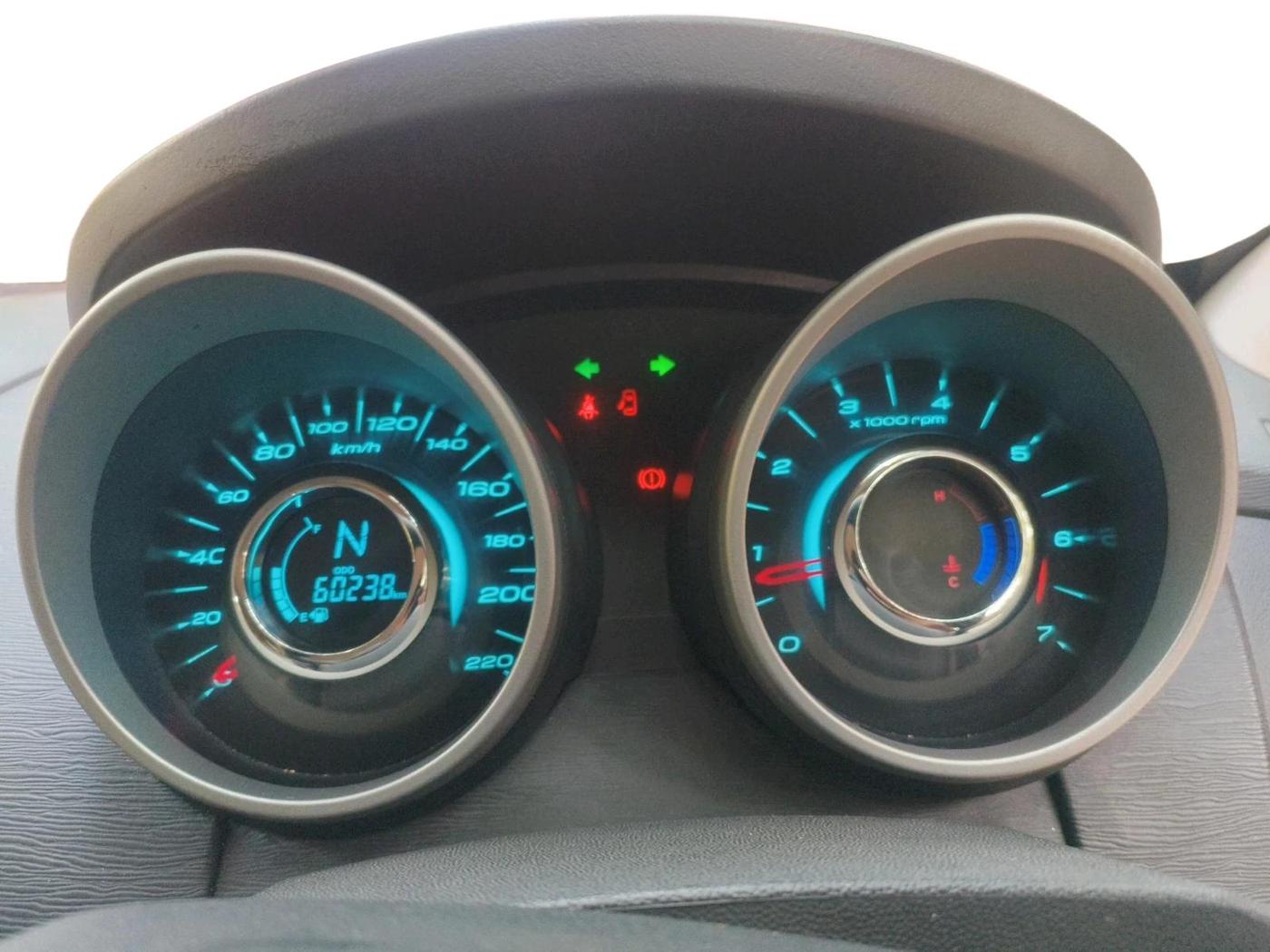 2017 Mahindra XUV500 W6 1.99, Diesel, Manual, 60,238 km, interior