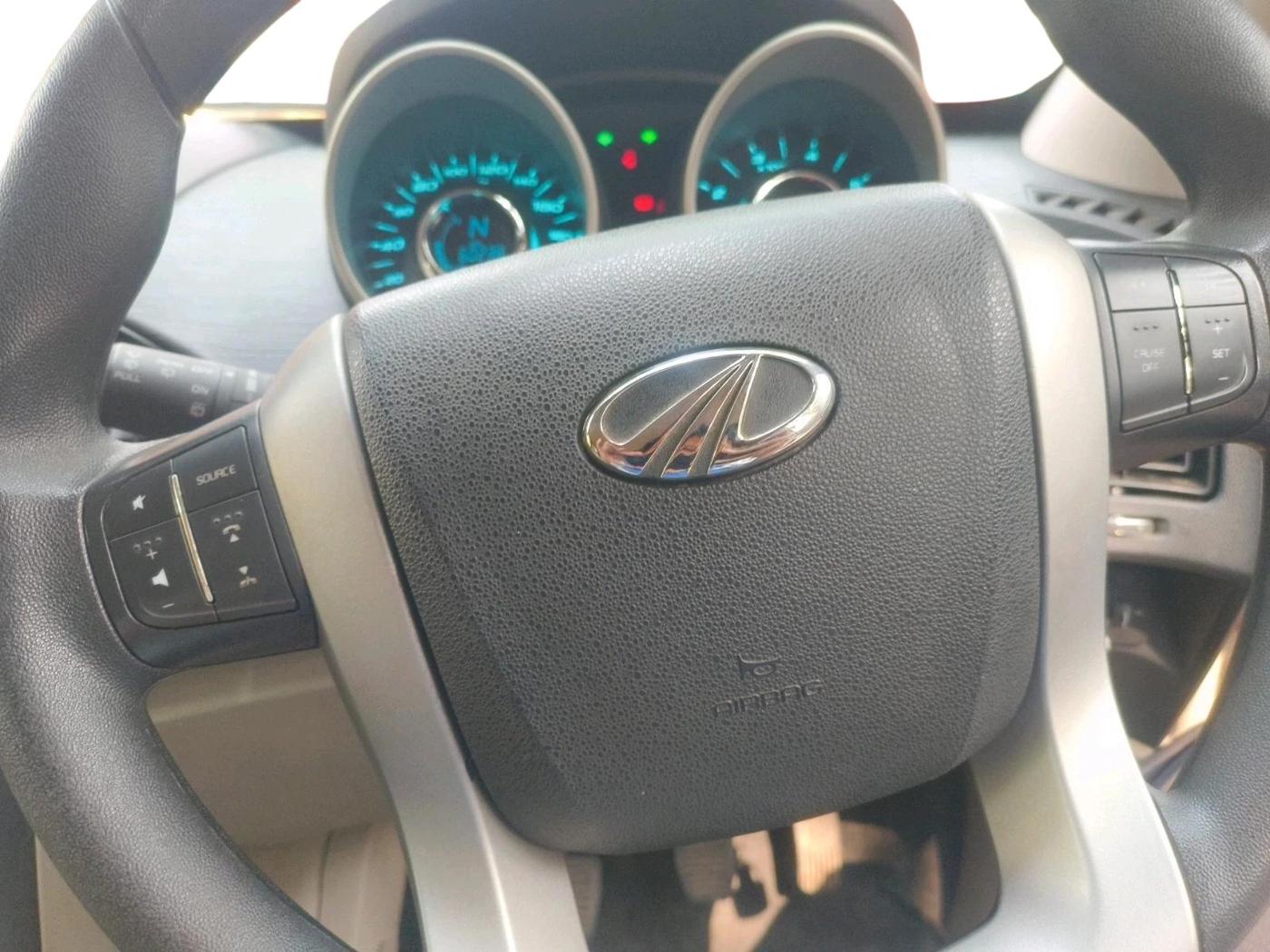 2017 Mahindra XUV500 W6 1.99, Diesel, Manual, 60,238 km, interior