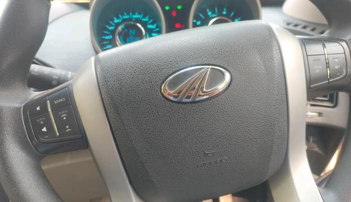2017 Mahindra XUV500 W6 1.99, Diesel, Manual, 60,238 km, interior