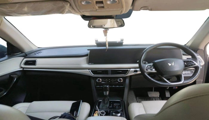 2021 Mahindra XUV700 AX 7 LUXURY P AT 7 STR, Petrol, Automatic, 1,03,324 km, interior