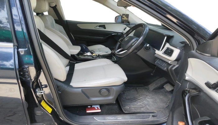 2021 Mahindra XUV700 AX 7 LUXURY P AT 7 STR, Petrol, Automatic, 1,03,324 km, interior