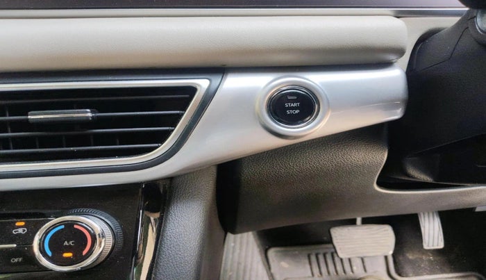 2021 Mahindra XUV700 AX 7 LUXURY P AT 7 STR, Petrol, Automatic, 1,03,324 km, interior