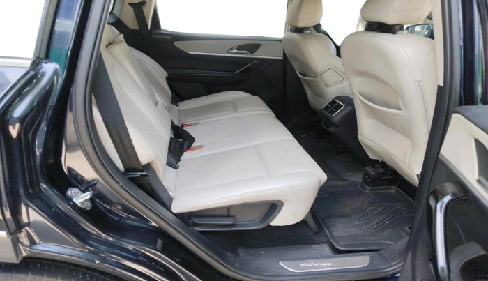 2021 Mahindra XUV700 AX 7 LUXURY P AT 7 STR, Petrol, Automatic, 1,03,324 km, interior