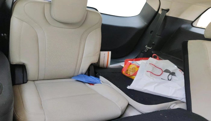 2021 Mahindra XUV700 AX 7 LUXURY P AT 7 STR, Petrol, Automatic, 1,03,324 km, interior