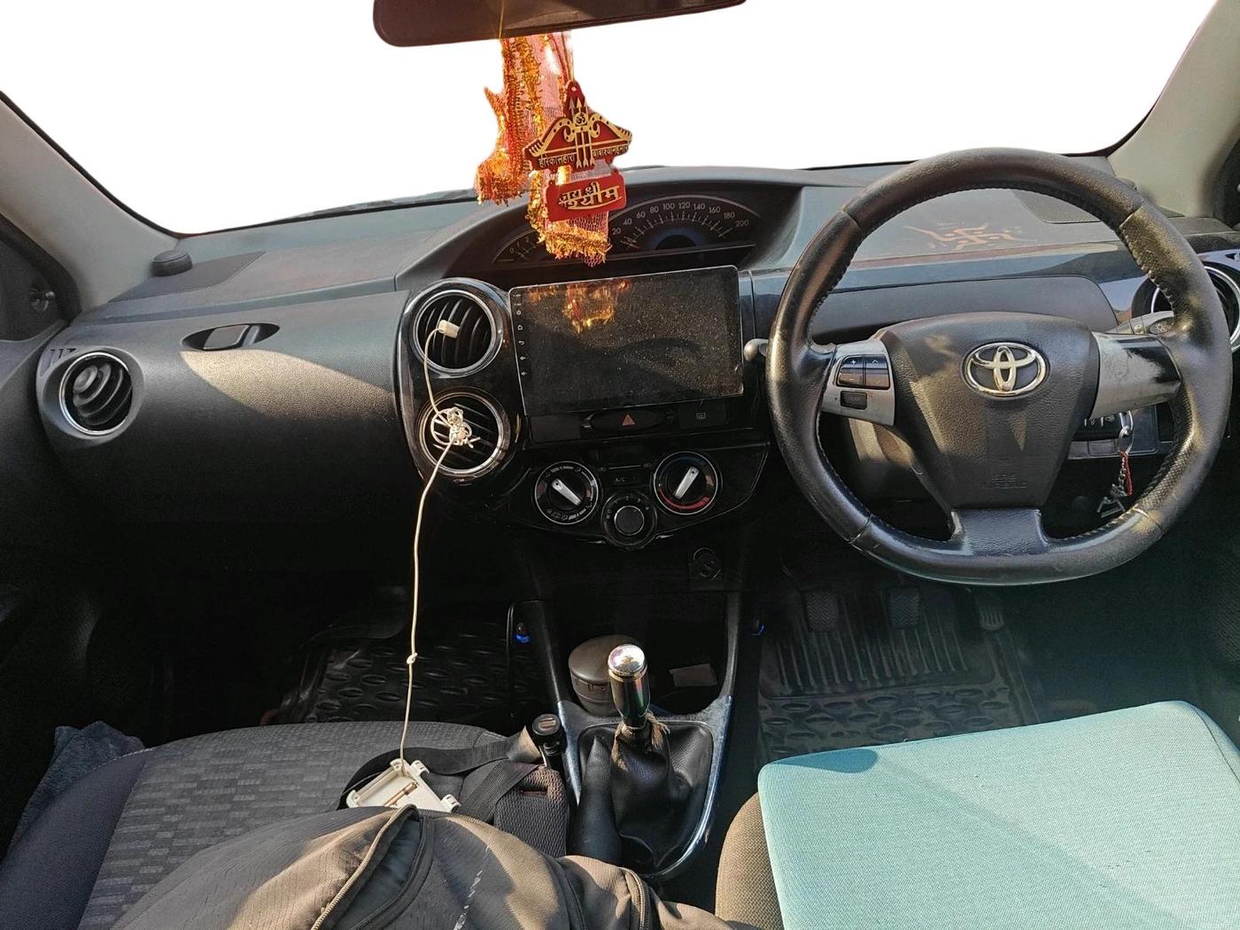 2014 Toyota Etios CROSS 1.5 V, Petrol, Manual, 83,275 km, interior