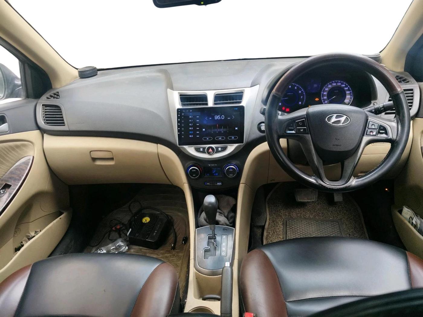 2015 Hyundai Verna FLUIDIC 4S 1.6 VTVT S AT, CNG, Automatic, 1,25,475 km, interior