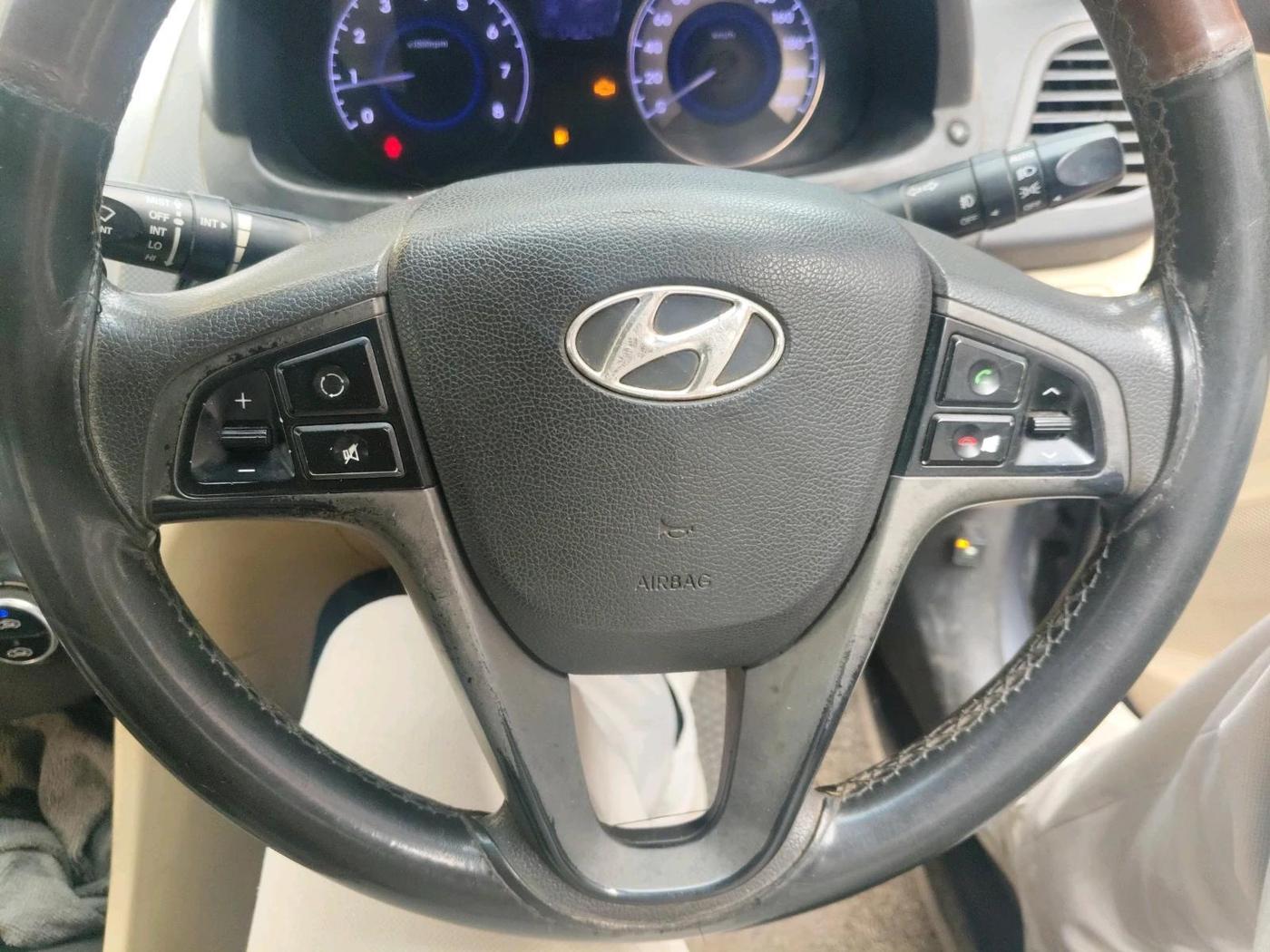2015 Hyundai Verna FLUIDIC 4S 1.6 VTVT S AT, CNG, Automatic, 1,25,475 km, interior