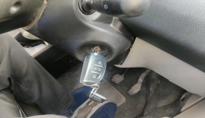 2020 Renault TRIBER RXE MT, CNG, Manual, 71,791 km, interior