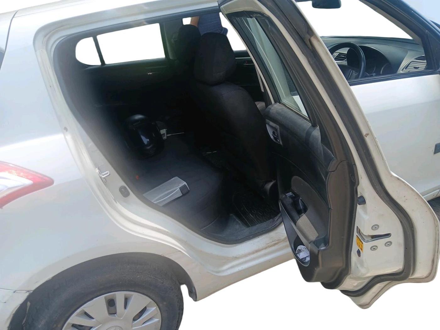 2013 Maruti Swift VXI, Petrol, Manual, 57,084 km, interior
