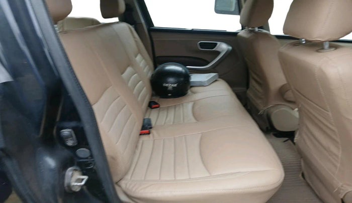 2017 Mahindra TUV300 T8 AMT, Diesel, Automatic, 1,09,130 km, interior