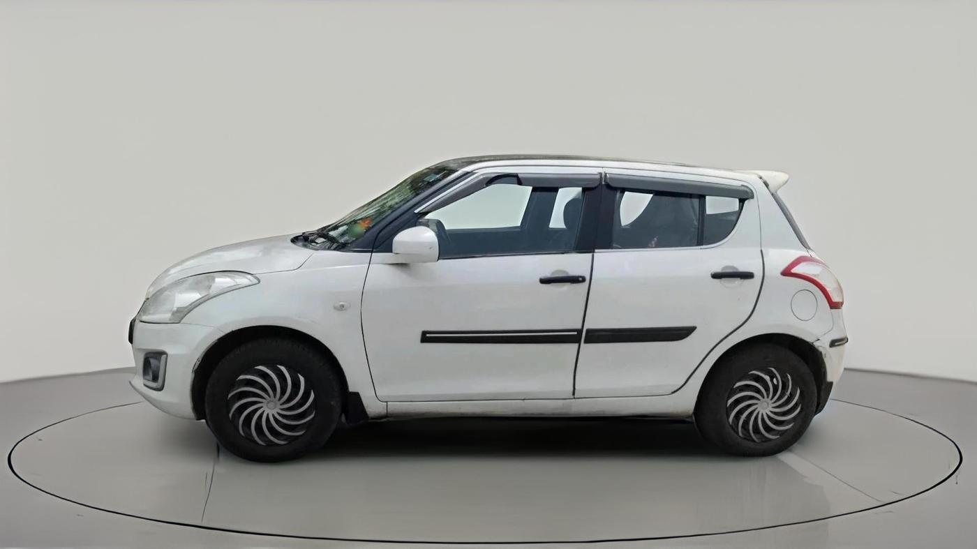 2015 Maruti Swift LXI, CNG, Manual, 1,21,896 km, exterior