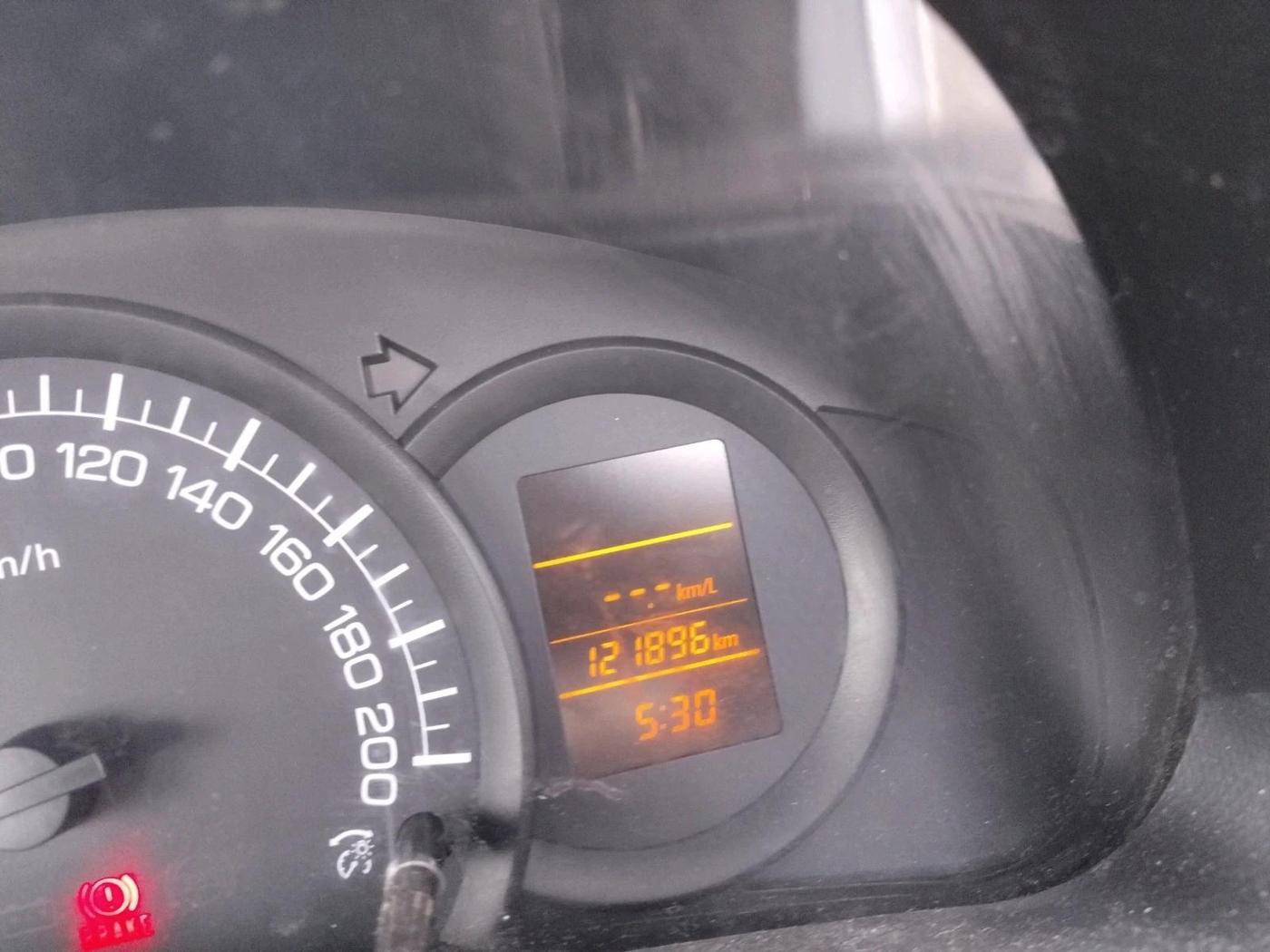 2015 Maruti Swift LXI, CNG, Manual, 1,21,896 km, interior
