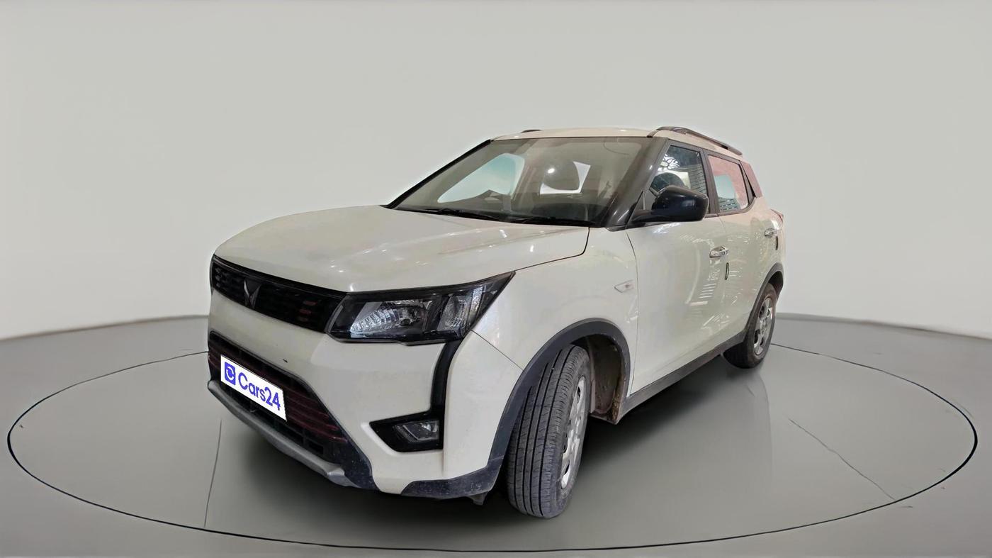 2022 Mahindra XUV300 W6 1.2 PETROL, Petrol, Manual, 33,438 km, exterior