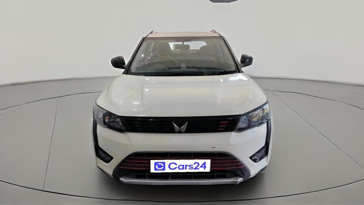 2022 Mahindra XUV300 W6 1.2 PETROL, Petrol, Manual, 33,438 km, exterior