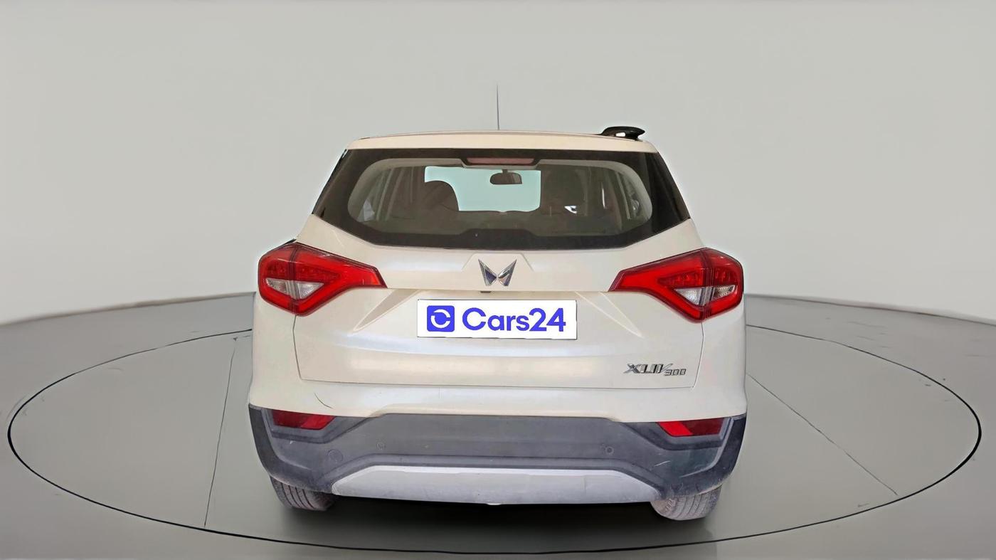 2022 Mahindra XUV300 W6 1.2 PETROL, Petrol, Manual, 33,438 km, exterior