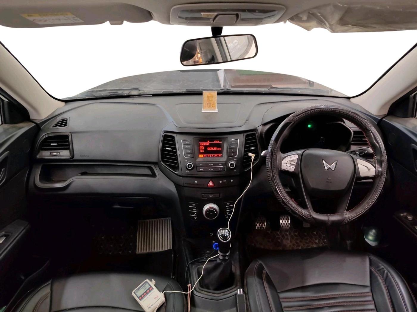 2022 Mahindra XUV300 W6 1.2 PETROL, Petrol, Manual, 33,438 km, interior