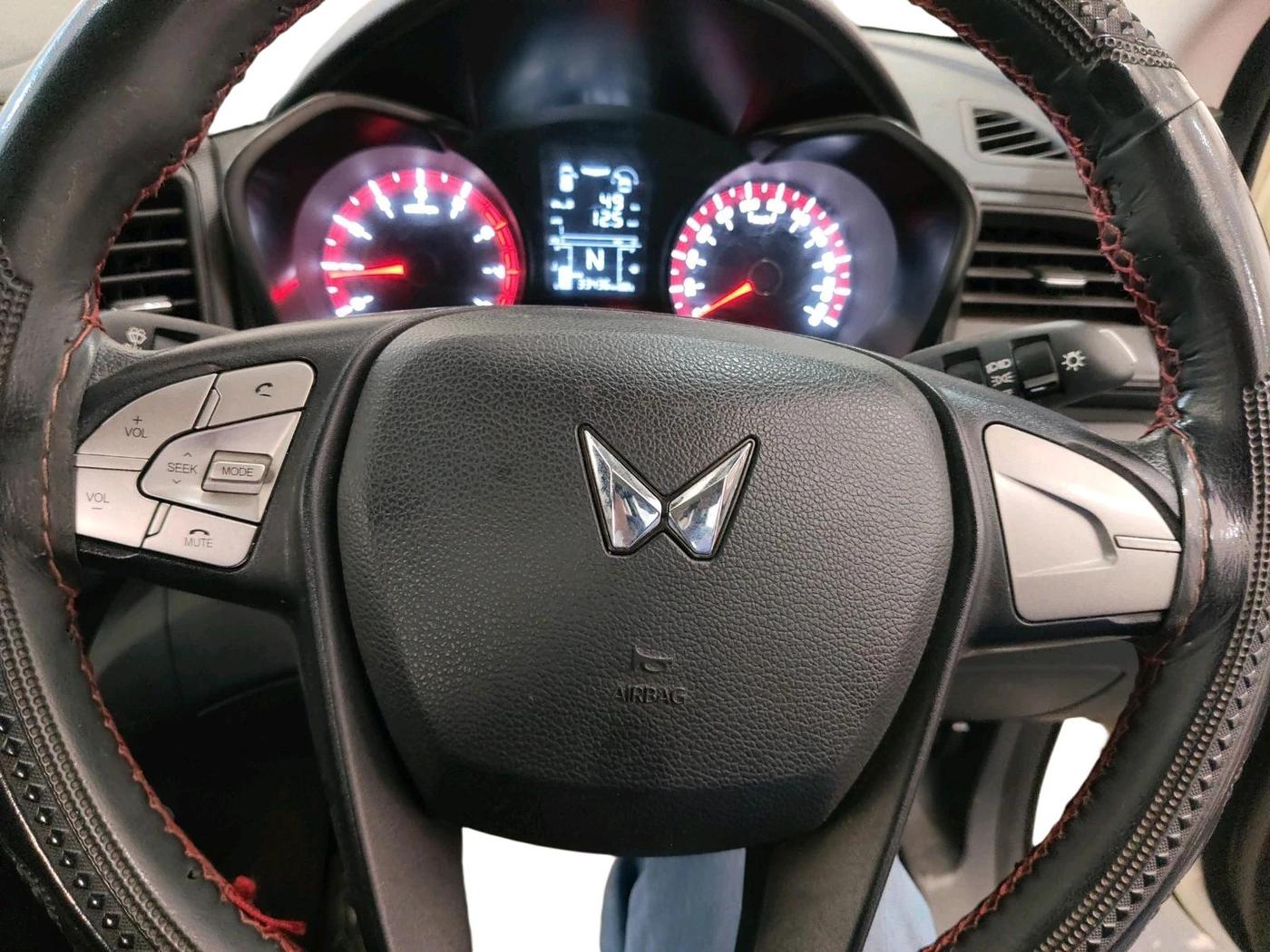 2022 Mahindra XUV300 W6 1.2 PETROL, Petrol, Manual, 33,438 km, interior