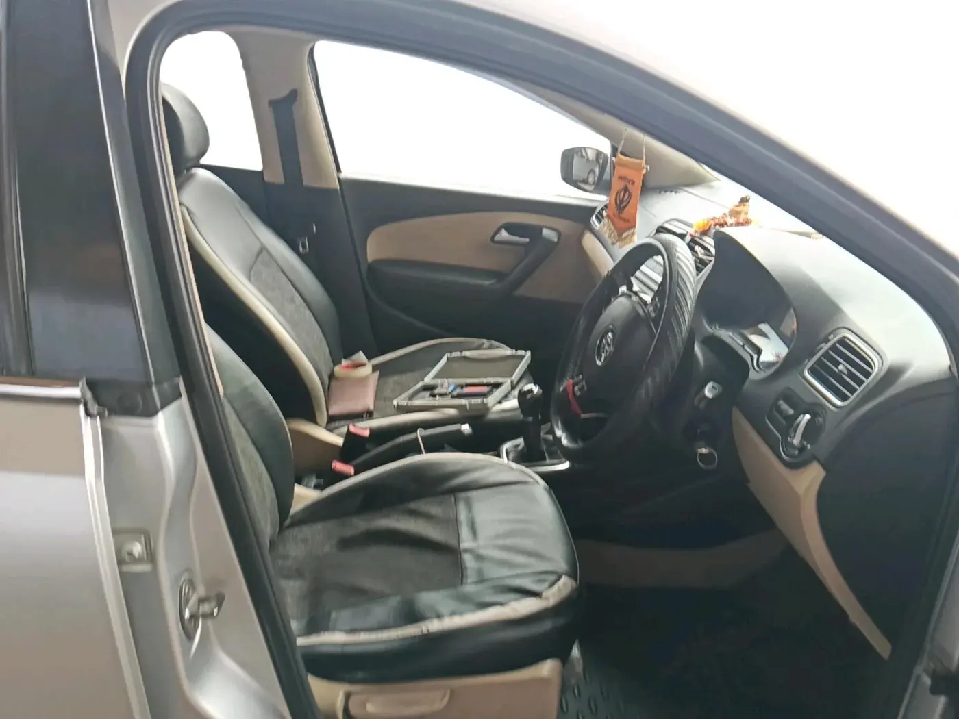 2015 Volkswagen Polo HIGHLINE1.2L, Petrol, Manual, 74,960 km, interior