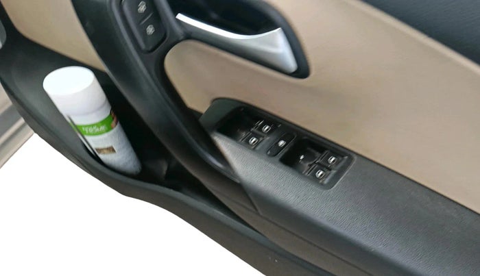 2015 Volkswagen Polo HIGHLINE1.2L, Petrol, Manual, 74,960 km, interior