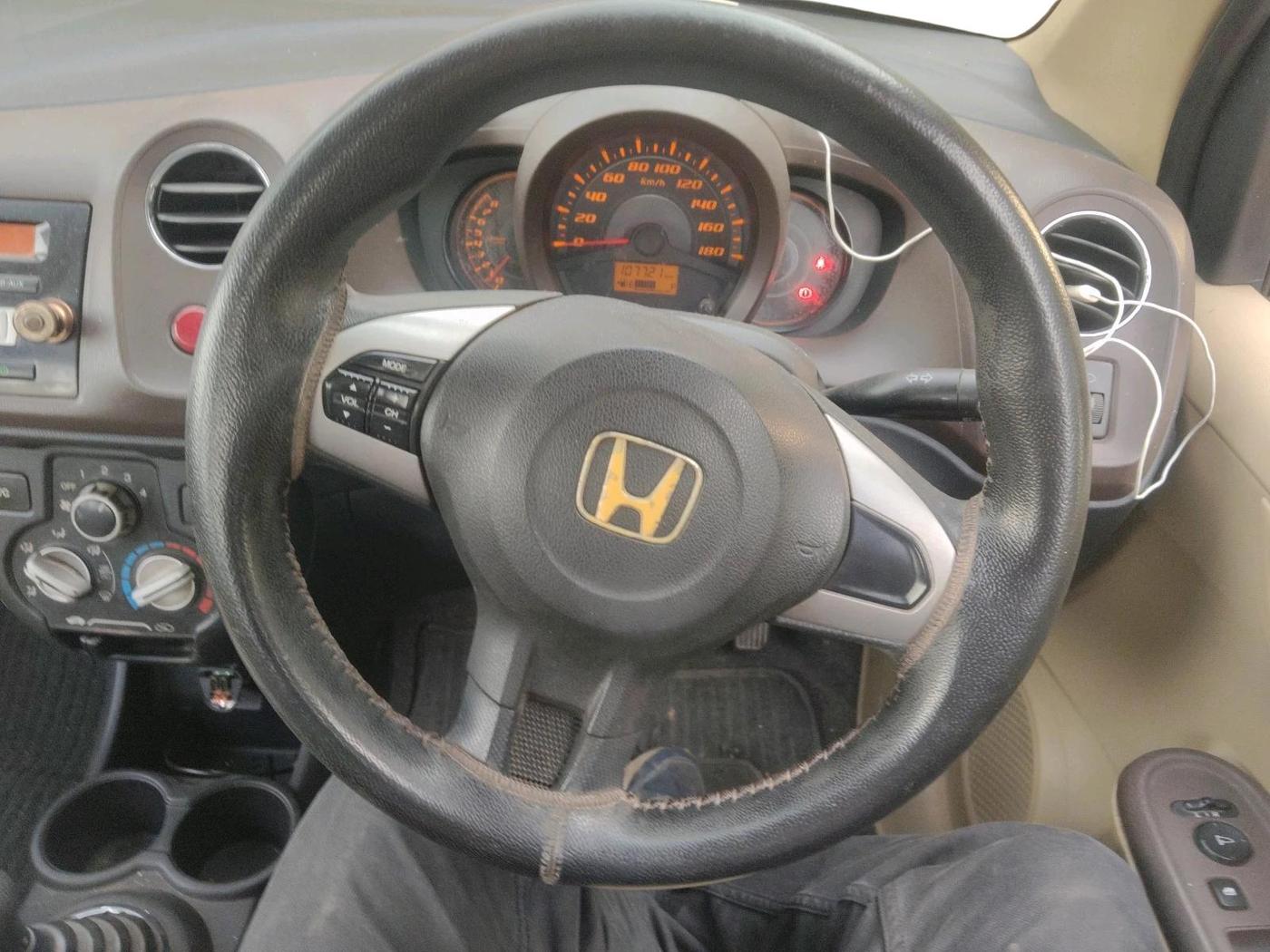 2013 Honda Amaze 1.2L I-VTEC S, Petrol, Manual, 1,07,721 km, interior