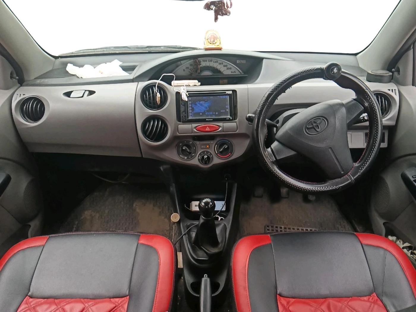 2011 Toyota Etios Liva G, Petrol, Manual, 1,10,631 km, interior