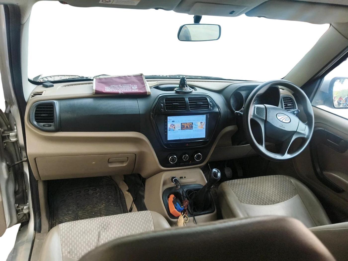 2017 Mahindra TUV300 T6 PLUS, Diesel, Manual, 71,473 km, interior