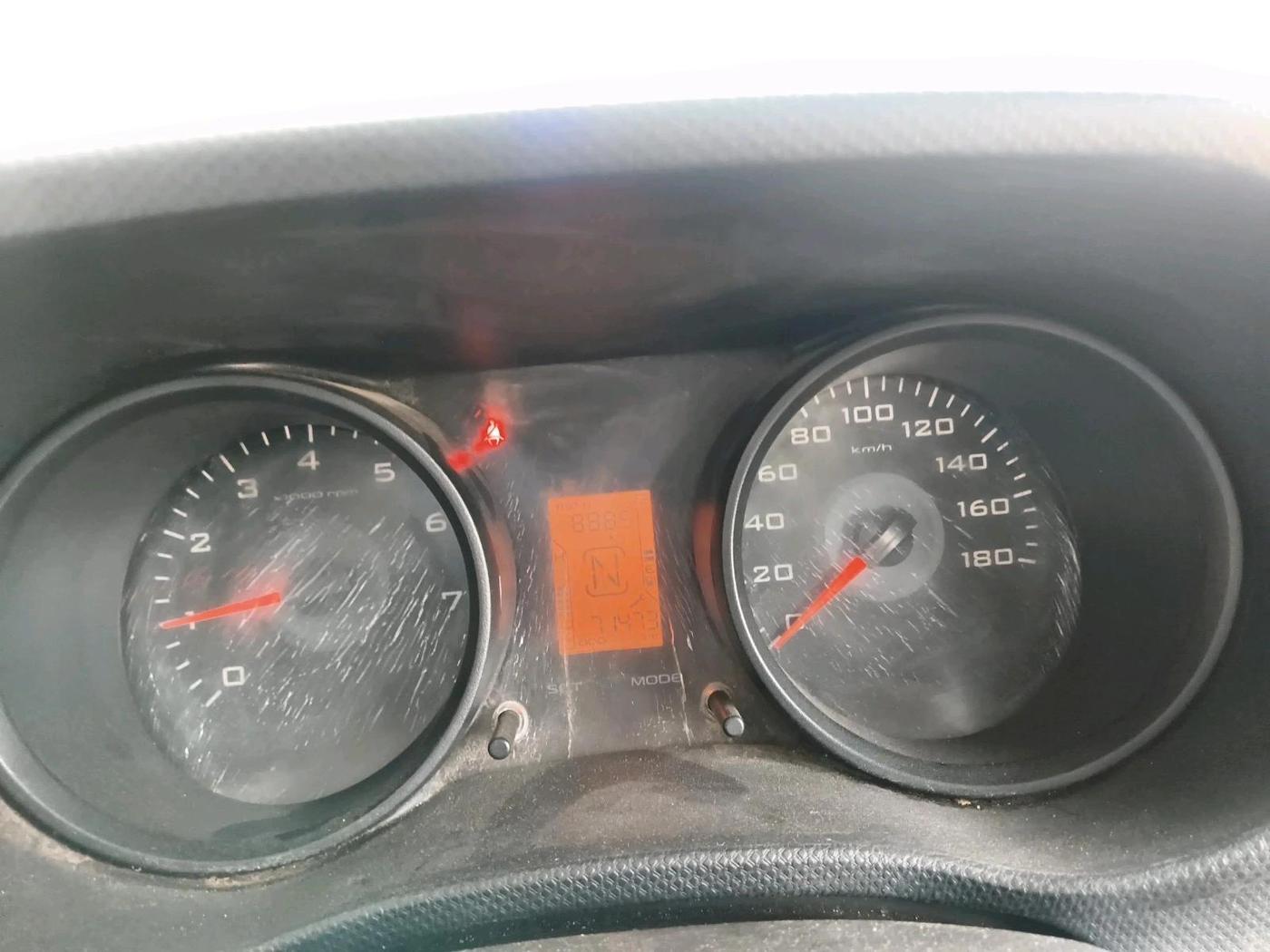 2017 Mahindra TUV300 T6 PLUS, Diesel, Manual, 71,473 km, interior