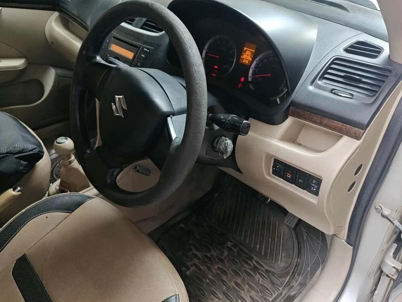 2013 Maruti Swift Dzire VXI, CNG, Manual, 1,05,450 km, interior
