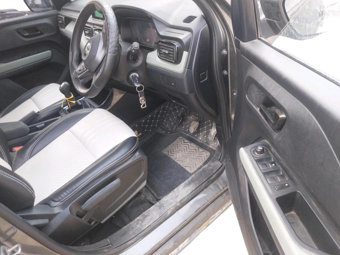 2025 Tata PUNCH ADVENTURE MT CNG , CNG, Manual, 13,228 km, interior