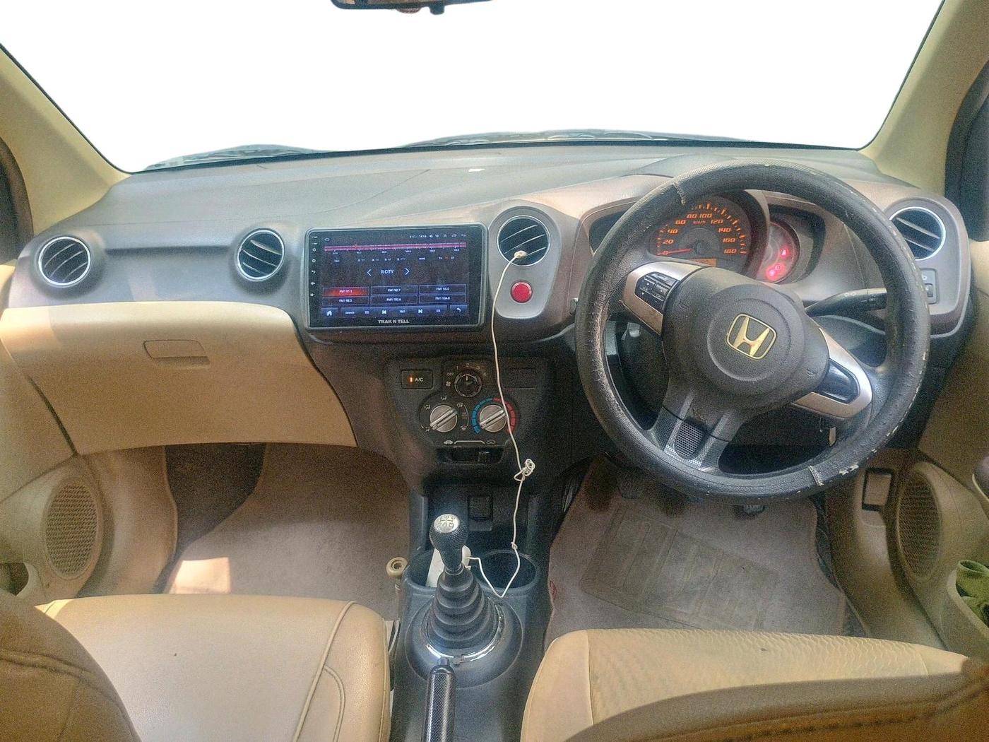 2013 Honda Amaze 1.2L I-VTEC S, Petrol, Manual, 1,17,390 km, interior