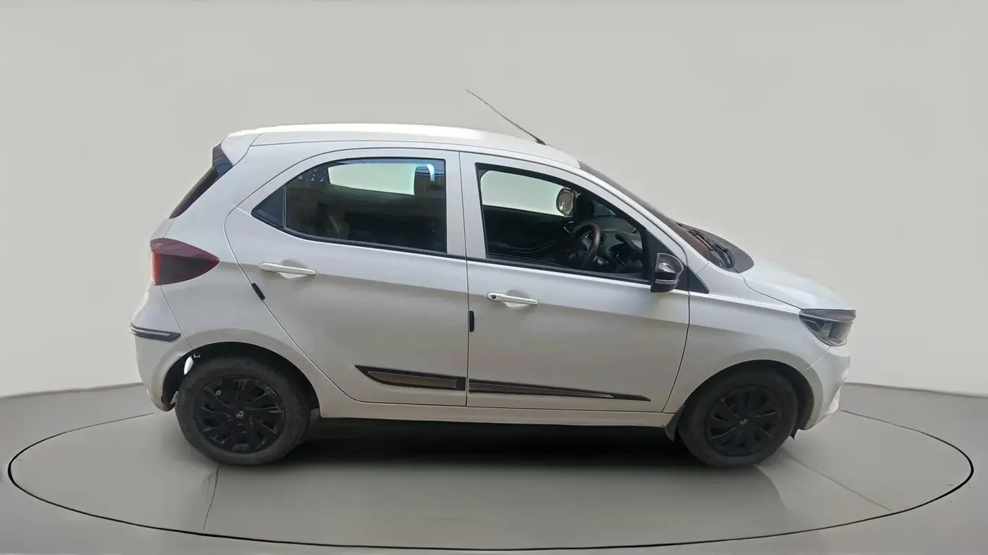 2022 Tata Tiago XT (O) PETROL, Petrol, Manual, 33,603 km, exterior