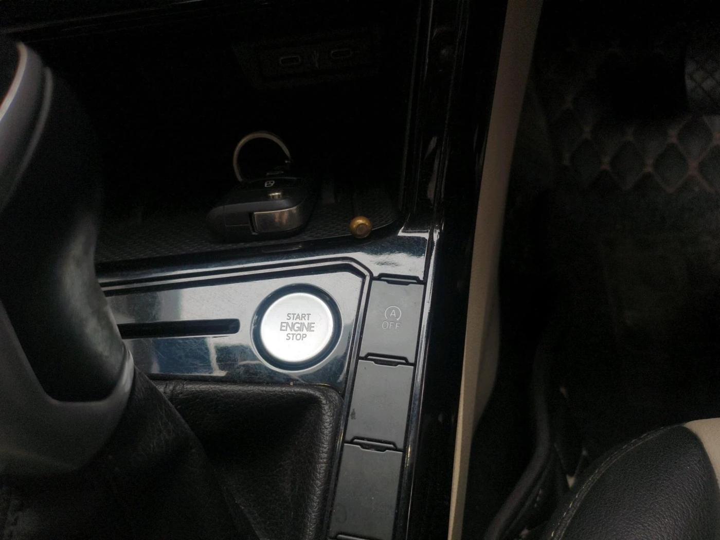 2022 Volkswagen VIRTUS HIGHLINE TSI 1.0 AT, Petrol, Automatic, 50,820 km, interior