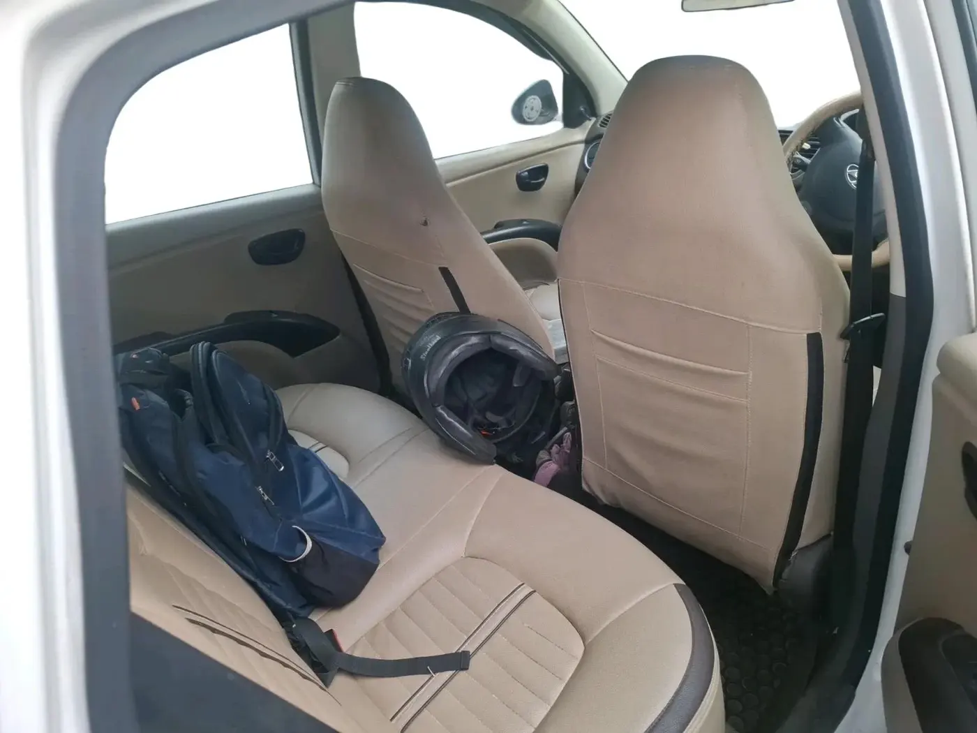 2015 Hyundai i10 MAGNA 1.1, CNG, Manual, 77,204 km, interior