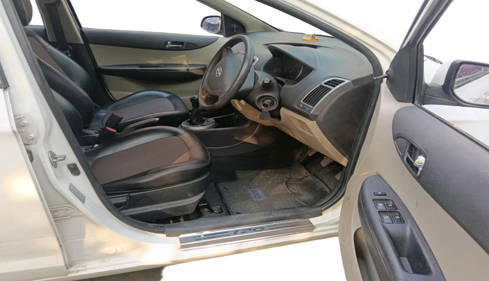 2013 Hyundai i20 MAGNA 1.2, Petrol, Manual, 42,356 km, interior