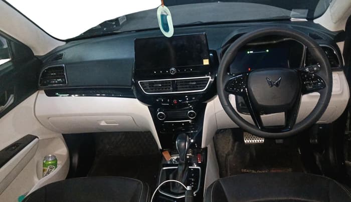 2025 Mahindra XUV 3XO REVX A 1.2 Petrol AT, Petrol, Automatic, 3,485 km, interior