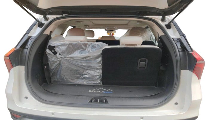 2022 Mahindra XUV700 AX 7 P AT 7 STR, Petrol, Automatic, 17,053 km, exterior