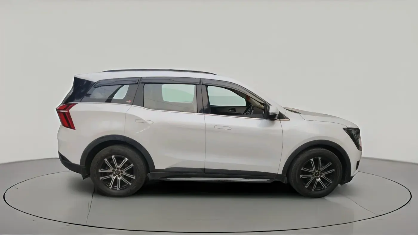 2022 Mahindra XUV700 AX 7 P AT 7 STR, Petrol, Automatic, 17,053 km, exterior