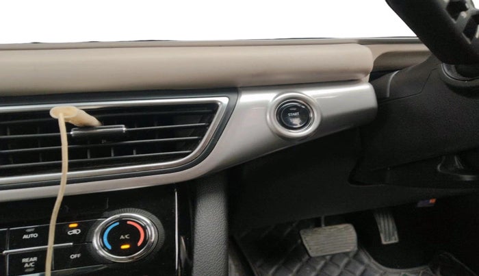 2022 Mahindra XUV700 AX 7 P AT 7 STR, Petrol, Automatic, 17,053 km, interior