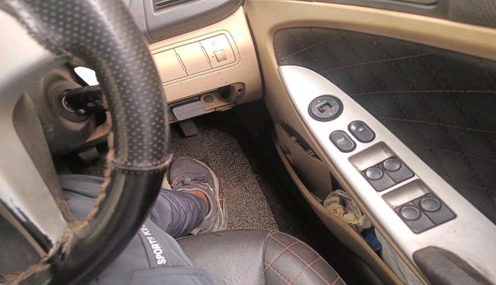 2011 Hyundai Verna FLUIDIC 1.4 VTVT, Petrol, Manual, 1,25,537 km, interior