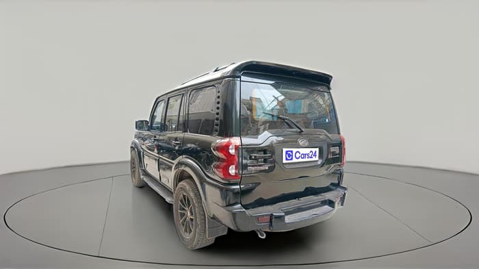 2016 Mahindra Scorpio S6 PLUS 1.99, Diesel, Manual, 1,05,845 km, exterior