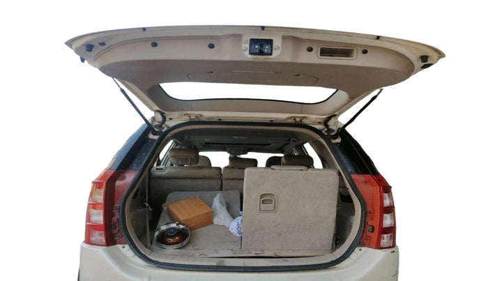 2016 Mahindra XUV500 W10 AT 1.99, Diesel, Automatic, 89,763 km, exterior